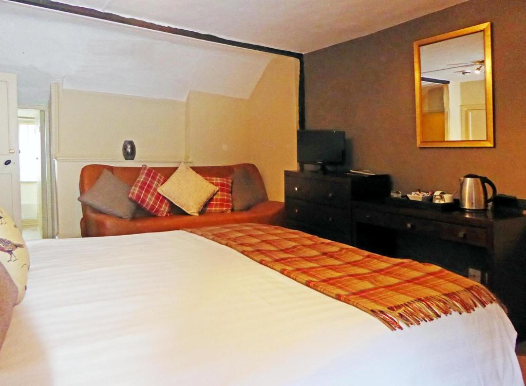 Hambro Arms Hotell Milton Abbas Rum bild