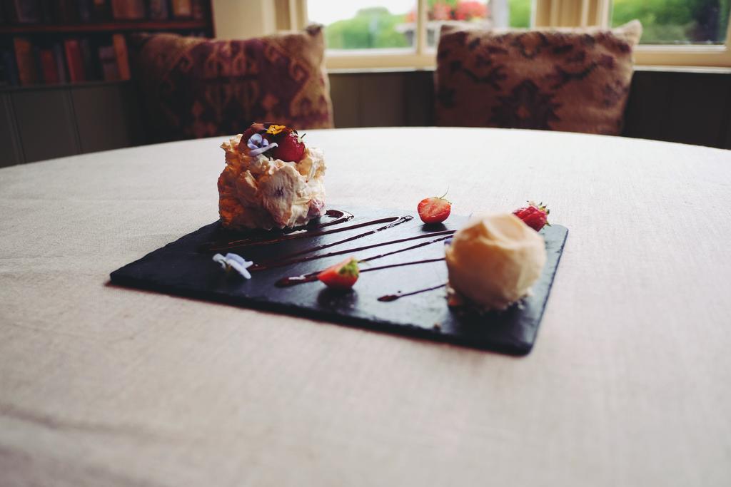 Hambro Arms Hotell Milton Abbas Exteriör bild